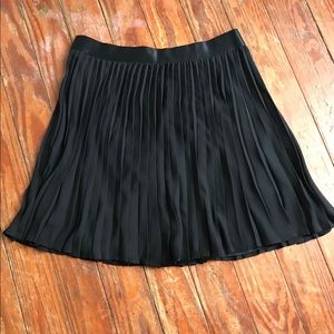 NWT•Express•High Waisted Pleated Skirt•M L